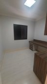 DORMITORIO COM BANCADA E PRATELEIRAS (TIPO ESCRITÓRIO)